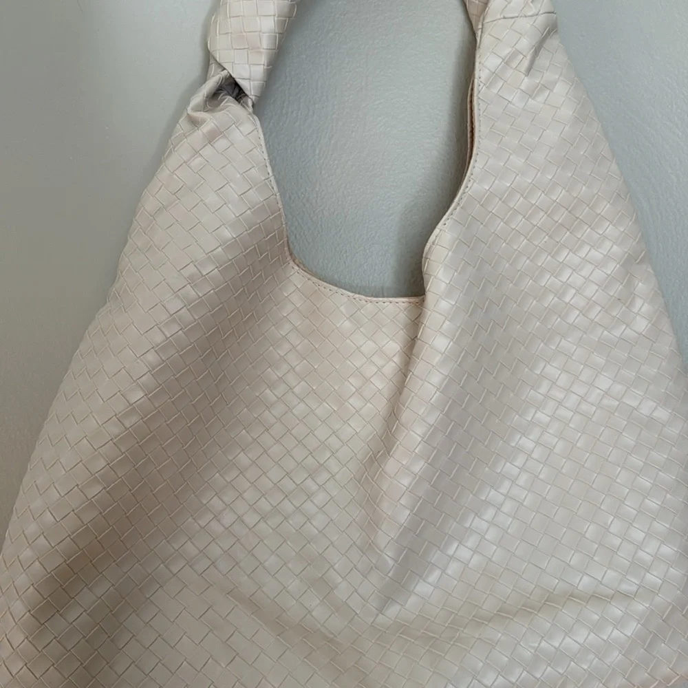 NWOT Cream Woven Shoulder Bag